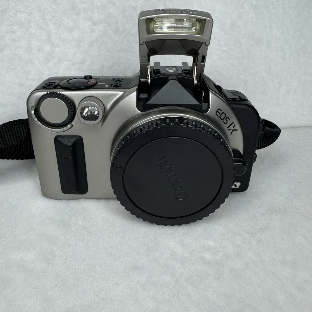 CANON EOS IX 35mm SLR Film Camera -‎ Silver